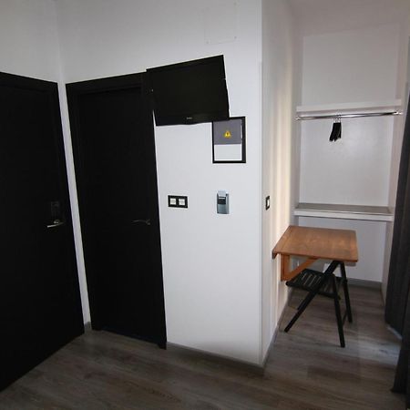 Hostal Mh Fuencarral Madrid Luaran gambar A room in the hostel