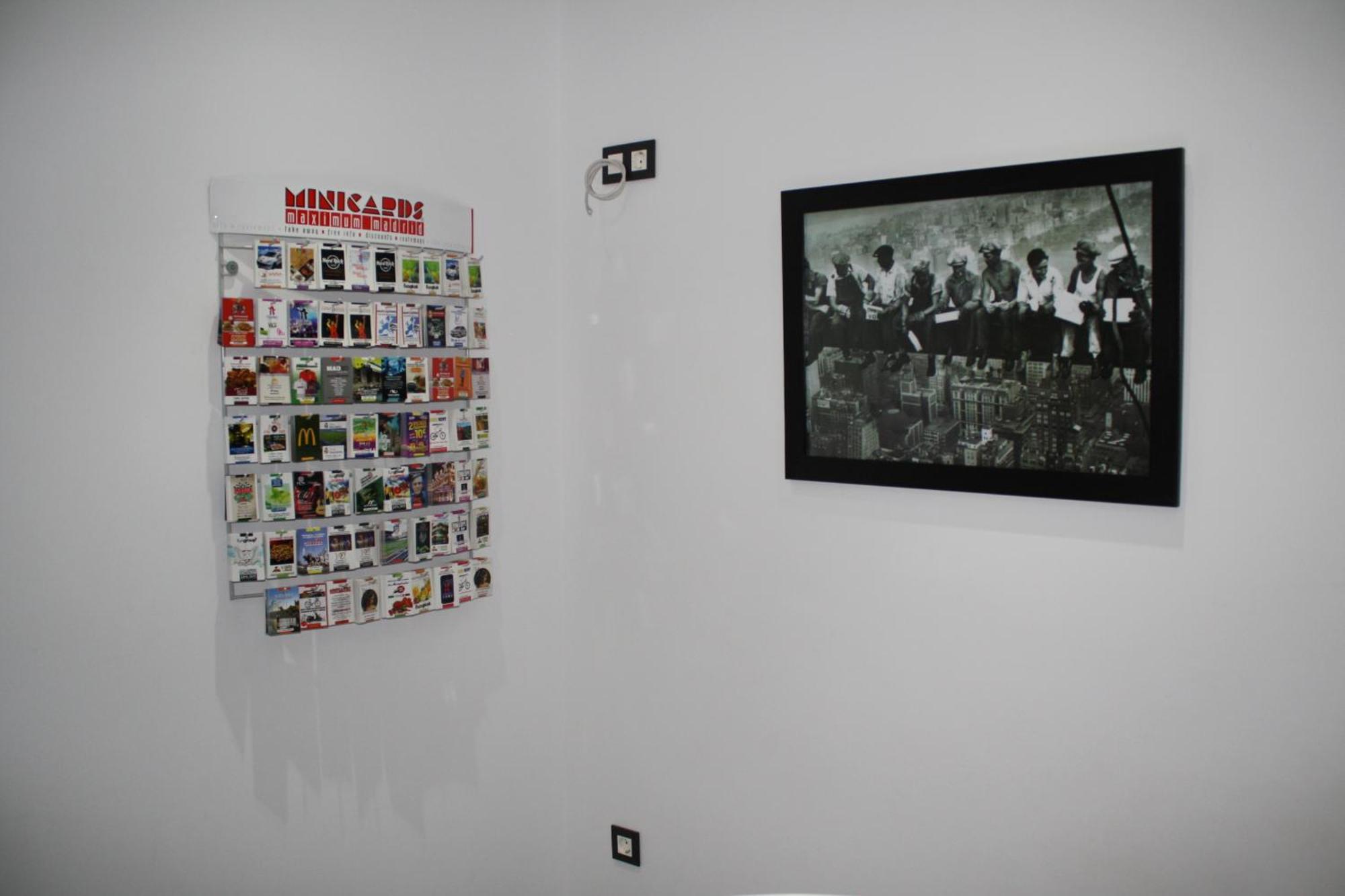 Hostal Mh Fuencarral Madrid Luaran gambar Ken Garman's work at the 2008 Venice Biennale