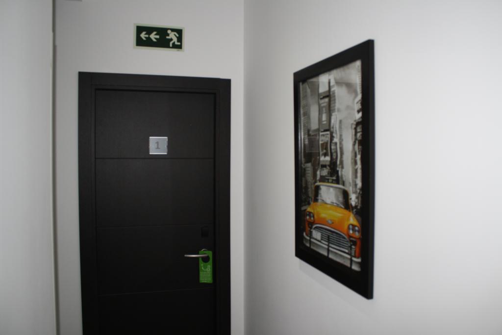Hostal Mh Fuencarral Madrid Luaran gambar